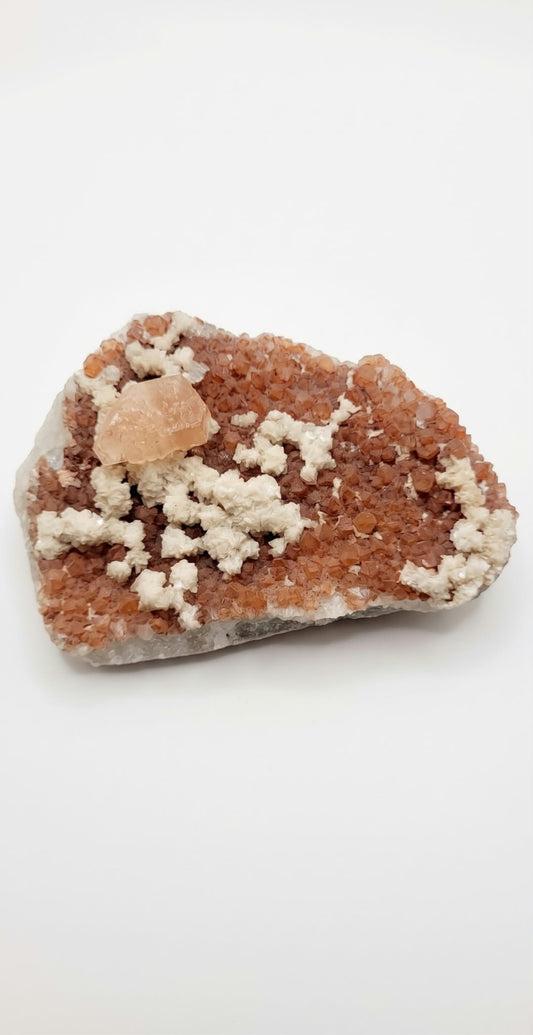 Quartz hématoïde, barytine et calcite pêche